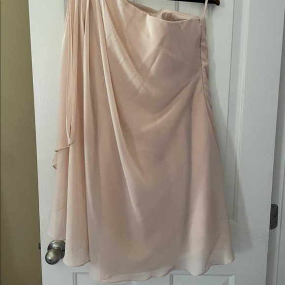 Beautiful Dusty Rose one shoulder dress size 6. Never worn. - Picture 2 of 3